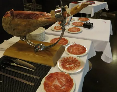 Cortador de jamón Zaragoza Iván Martínez Burgués – catering en Delicias (foto 1 de 12)
