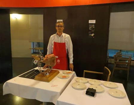 Cortador de jamón Zaragoza Iván Martínez Burgués – catering en Delicias (foto 12 de 12)