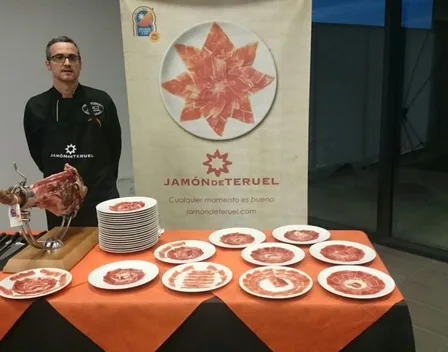 Cortador de jamón Zaragoza Iván Martínez Burgués – catering en Delicias (foto 2 de 12)