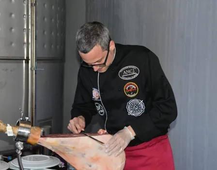 Cortador de jamón Zaragoza Iván Martínez Burgués – catering en Delicias (foto 3 de 12)