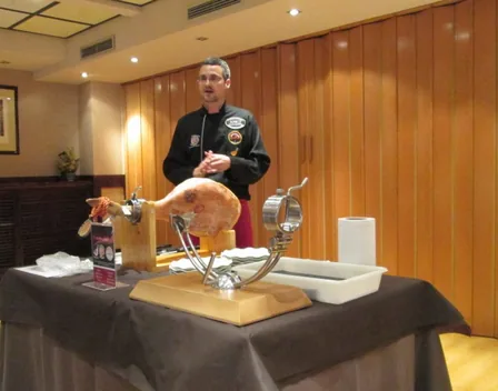 Cortador de jamón Zaragoza Iván Martínez Burgués – catering en Delicias (foto 4 de 12)