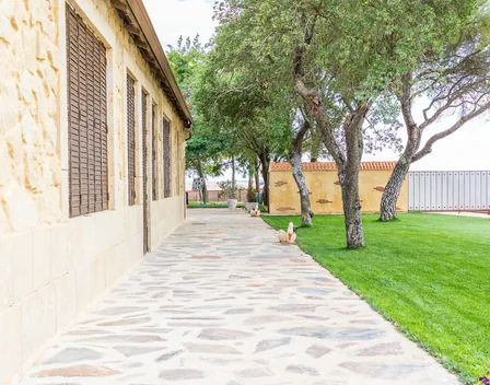 Finca Montecarmelos (Bodas y eventos) – catering en Castellanos de Villiquera (foto 1 de 12)